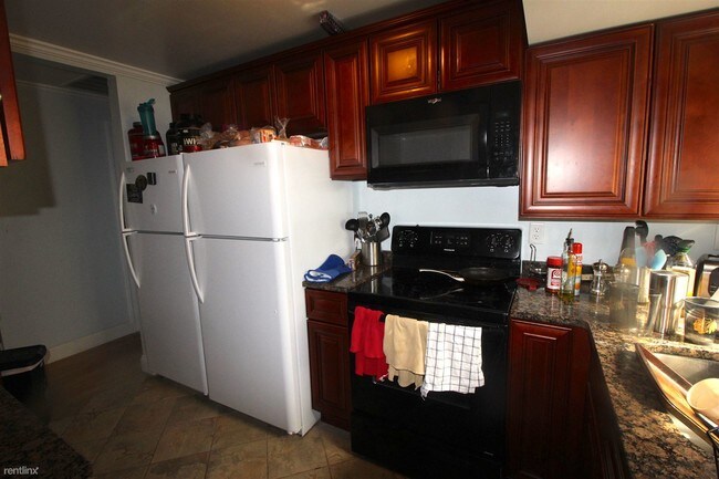 Foto del edificio - 6 br, 3 bath  - 335 S Division St Apt 2 #2