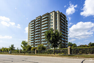 Building Photo - Auburn Towers