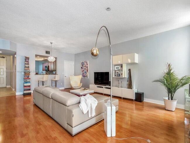 Foto del edificio - 7542 SW 102nd St