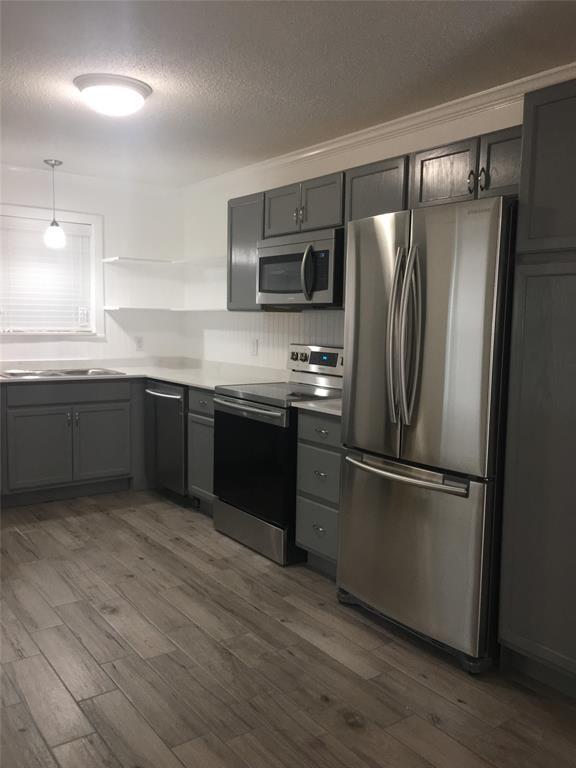 Building Photo - 815 Waverly St