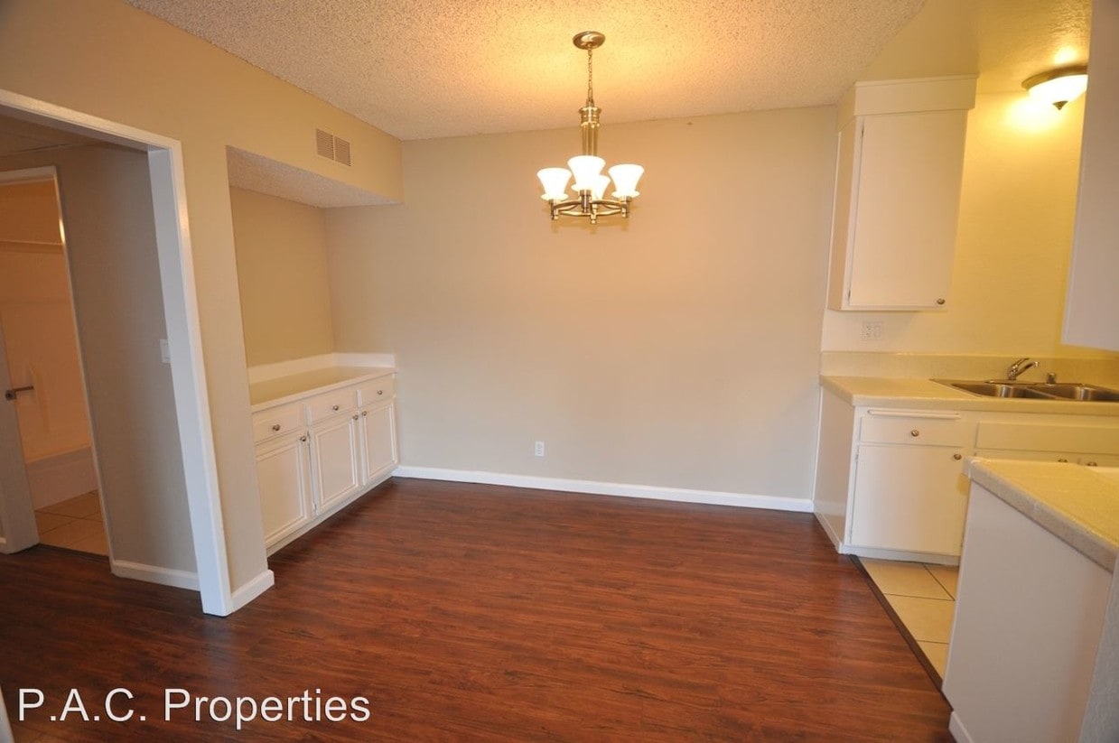 25052 Walnut St, Newhall, CA 91321 Condo for Rent in Newhall, CA