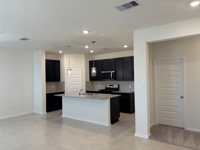 Building Photo - 4872 Sun Fls Dr