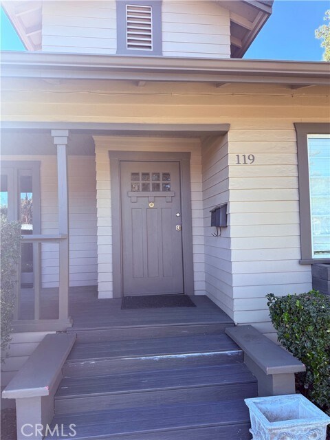 Foto del edificio - 119 N Cullen Ave