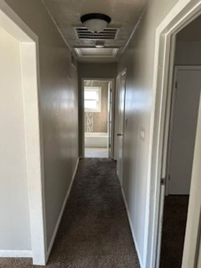 Building Photo - Charming Ranch in Great Area!