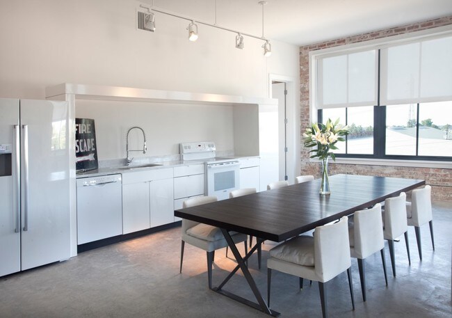 Loft 206 | Cocina amueblada - National Rice Mill Lofts