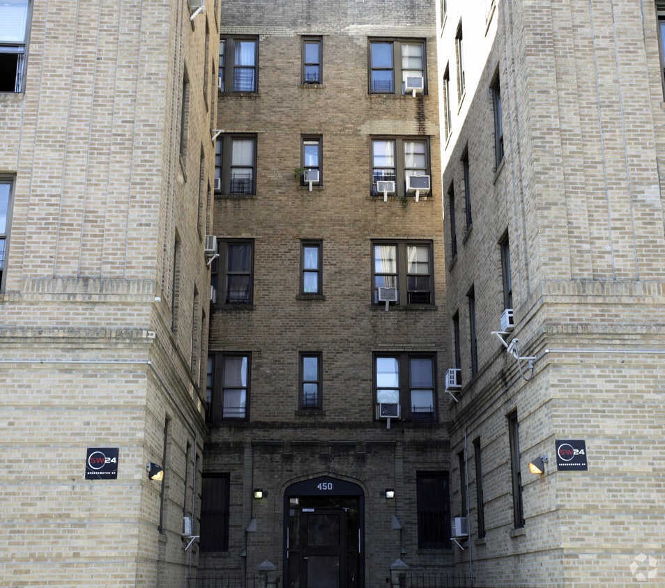 Building Photo - 450 E 184th St