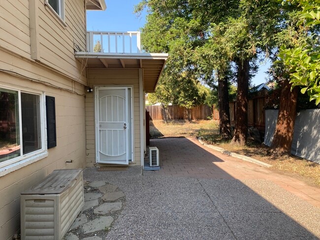 Front door & back yard - 1842 Lynwood Dr