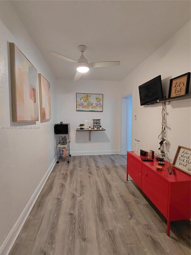 Foto del edificio - 1050 NE 82nd St