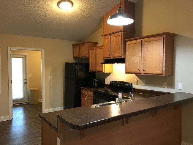 Building Photo - 8551 Southwood Ct