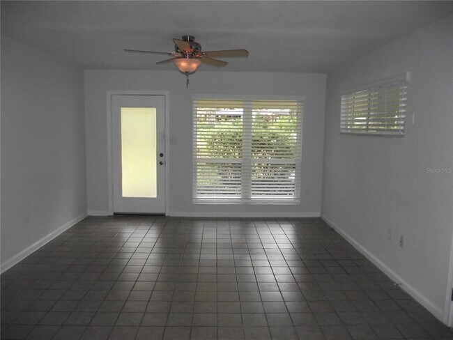 Foto del edificio - 413 NW 35th Ter