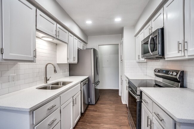 Building Photo - 115 Peachtree Ct