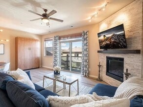 Building Photo - 175 Spinner Ct