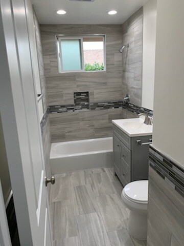 Bathroom 2 - 54 Roswell Ave