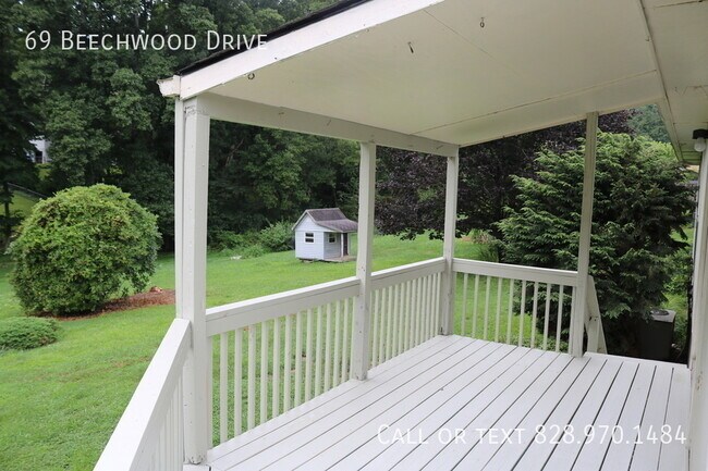 Foto del edificio - 69 Beechwood Dr