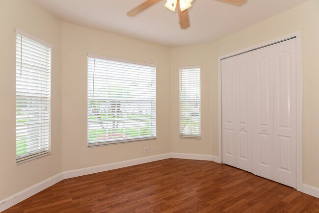 Foto del edificio - 30629 Midtown Ct