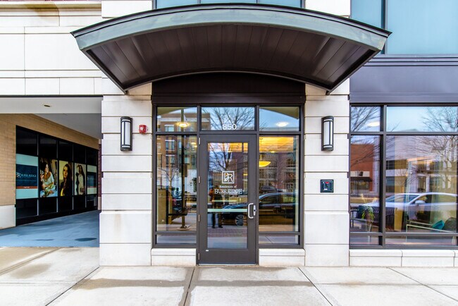 Foto del edificio - 850 Village Center Dr
