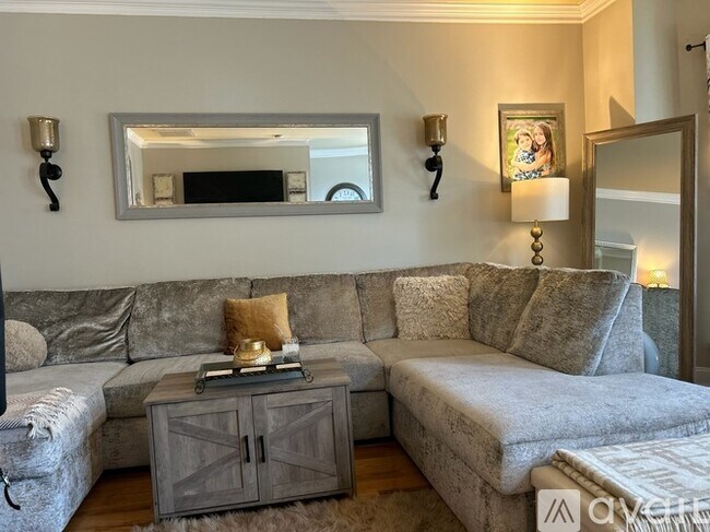 Foto del edificio - 232 Southgate Ln
