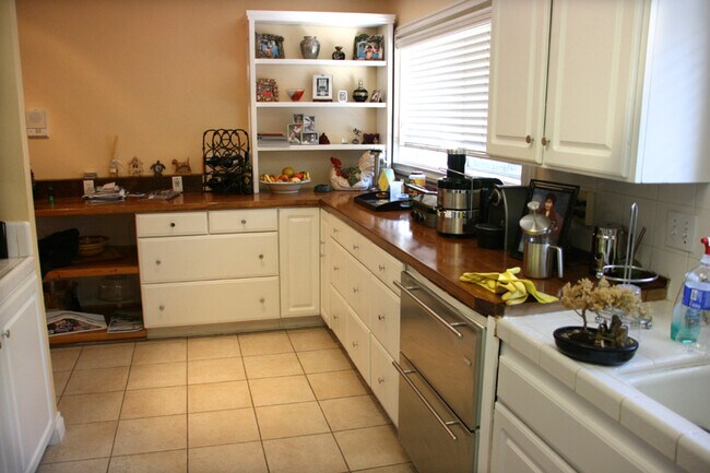 Foto del edificio - 5266 Lindley Ave