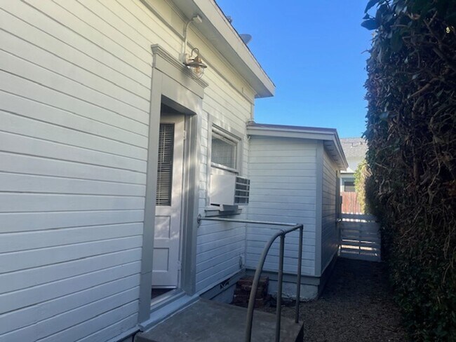 Foto del edificio - 329-335 E. Palmyra Avenue