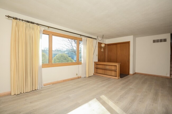 Foto del edificio - 1705 Elmwood Dr