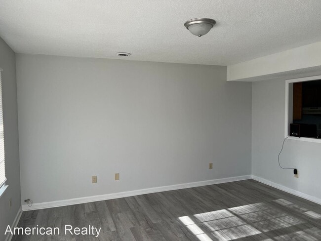 Building Photo - 2 br, 1.5 bath House - 146 BERRYWOOD