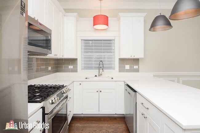 Building Photo - 3455 N Hoyne Ave