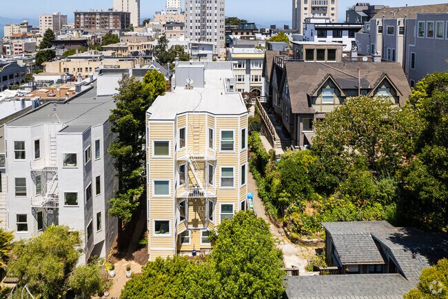 Alt. Afuera - 1145 Green St