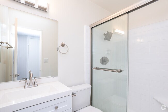 2BR, 2BA - 100 metros cuadrados - Canterbury Apartments