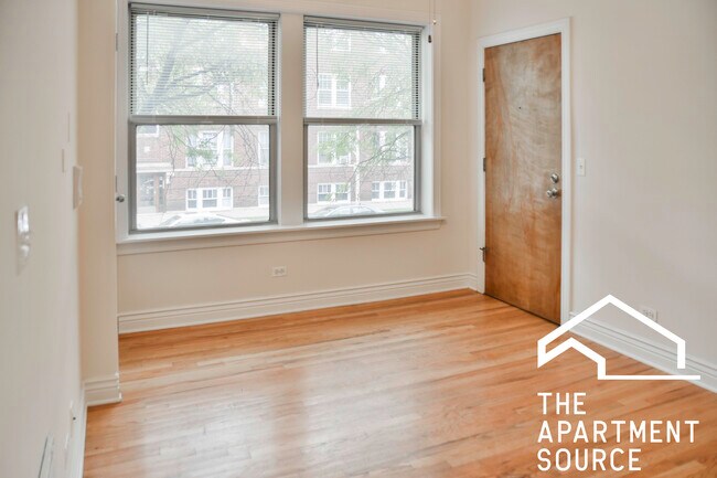 Photo - 1210 W Waveland Ave Apartment