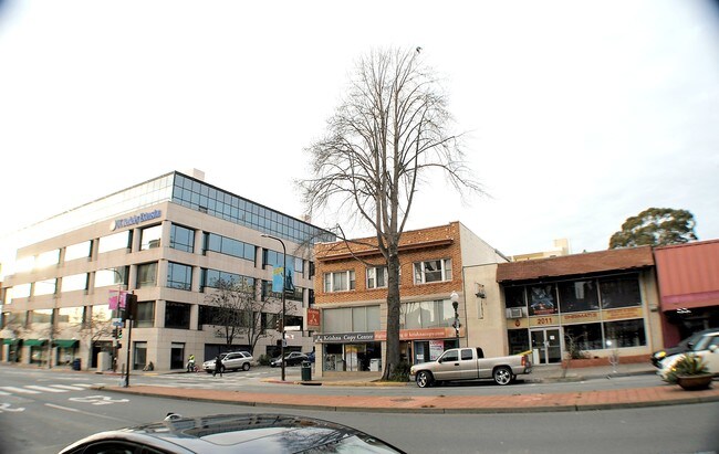 Foto del edificio - 2001 University Ave