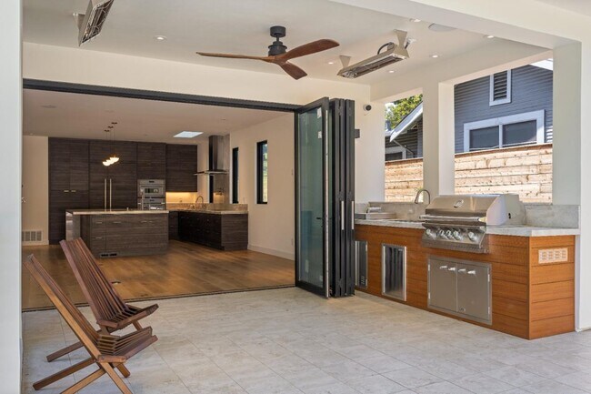 Building Photo - 440 Fernando Ave