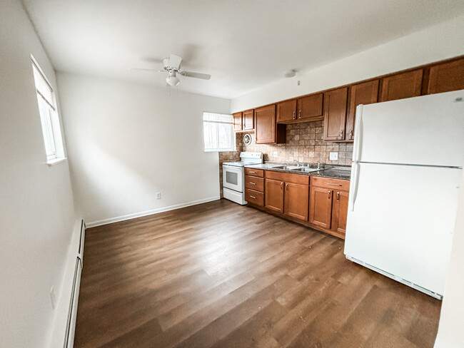 Kitchen - 3412 Lumardo Ave