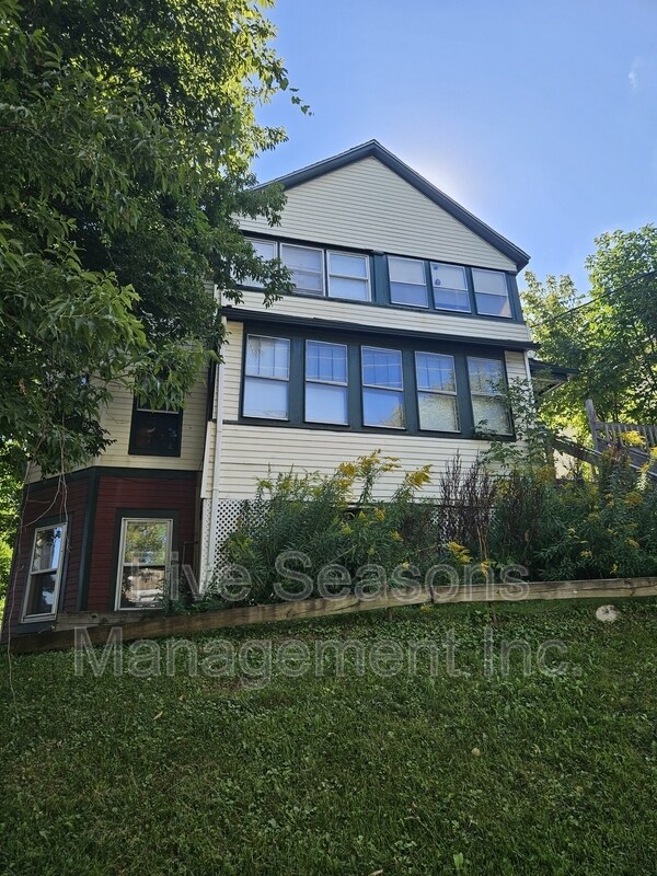 Building Photo - 465-467 Colchester Avenue - 2