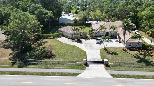 Building Photo - 8700 Palomino Dr