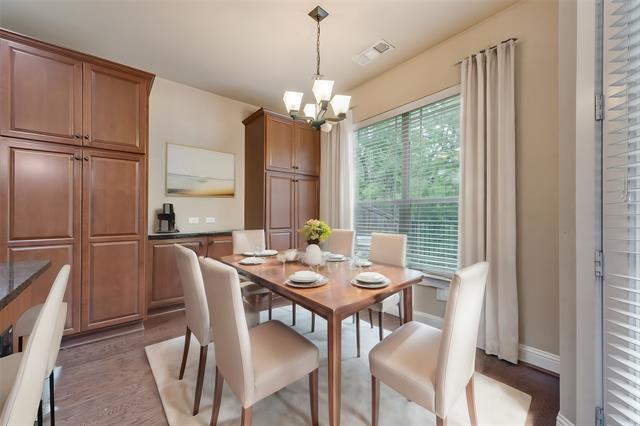 Foto del edificio - 1003 Brook Hollow Dr