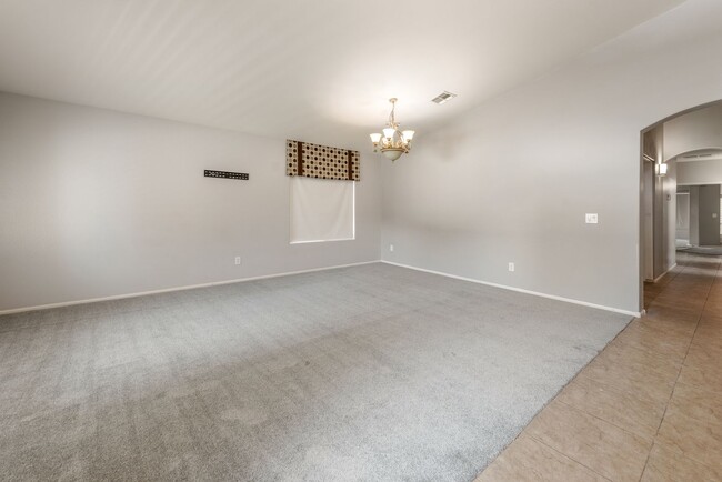 Building Photo - Spacious Floor Plan in Copper Basin