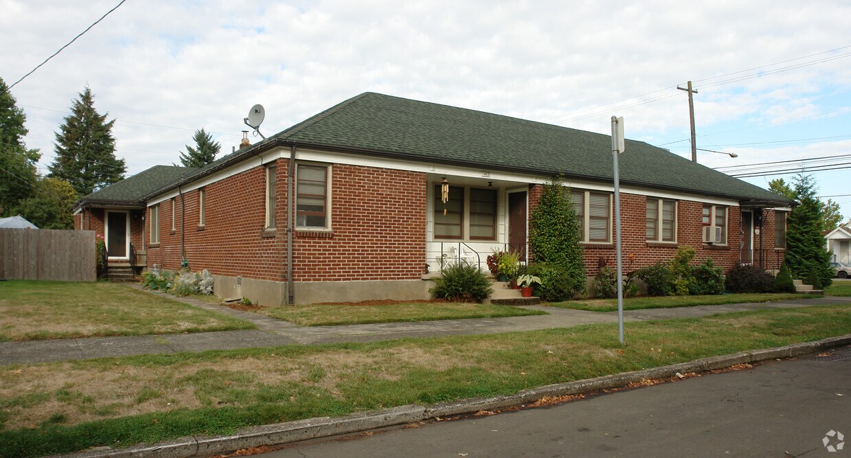 Primary Photo - 7423 N Vincent Ave