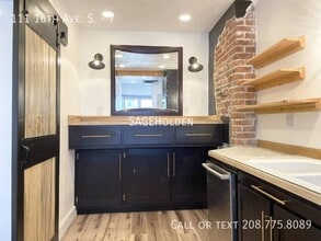 Building Photo - 111 16th Ave S