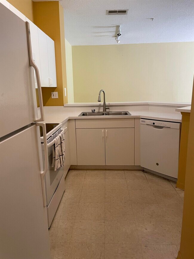 Foto del edificio - 520 Florida Club Blvd