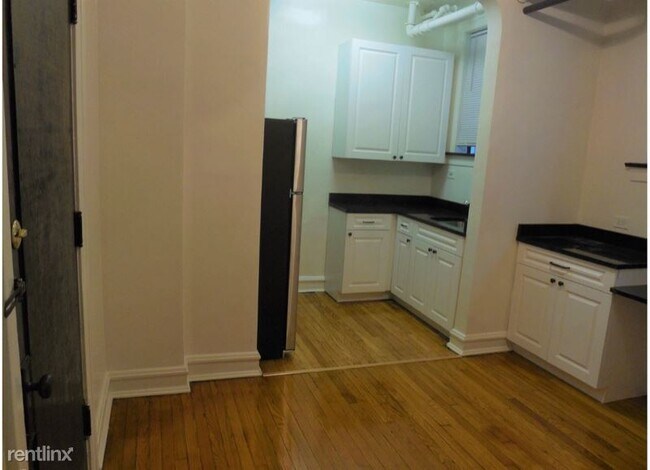 Building Photo - 4914 N Wolcott Ave