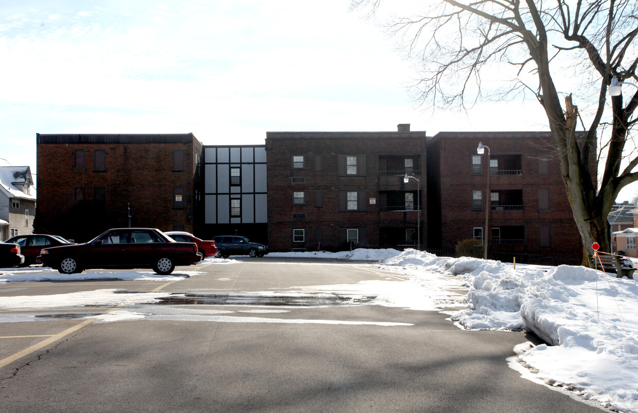 Building Photo - 5 E Wallace Ave