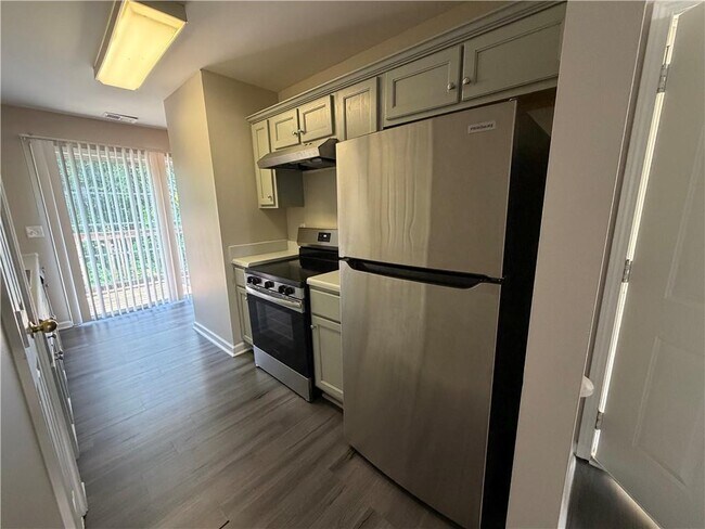 Building Photo - 800 Stonehaven Cir