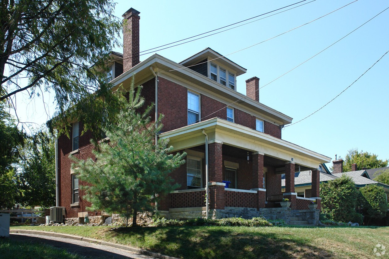 Primary Photo - 134 University Ave