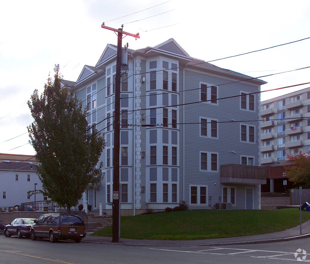 Primary Photo - 13-21 Des Moines Rd