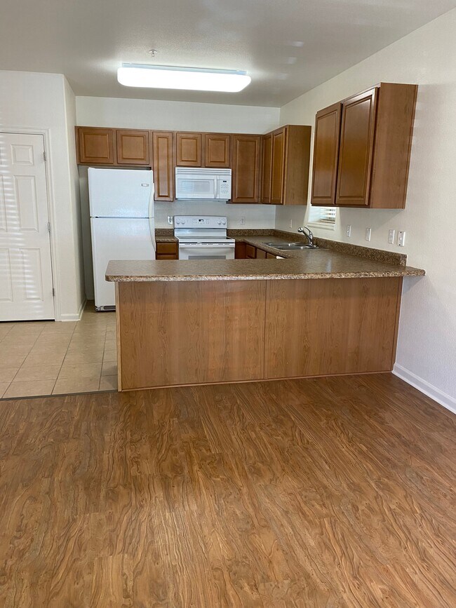 viviendo - 1212 Walnut Ave