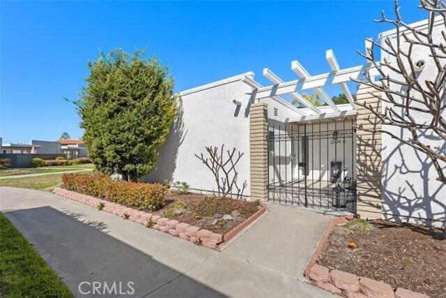 Building Photo - 2204 Via Mariposa E