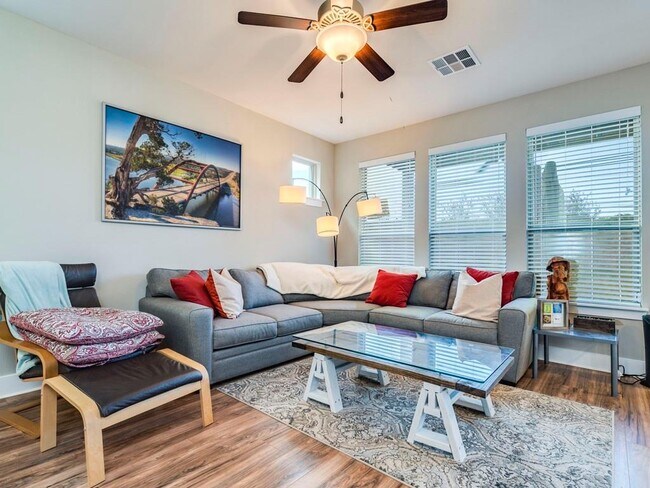 Foto del edificio - 9500 Hunter Ln