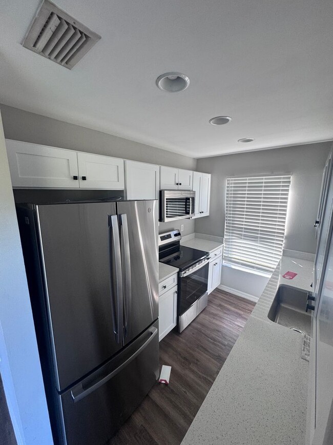 Foto del edificio - 343 Harold Ave S