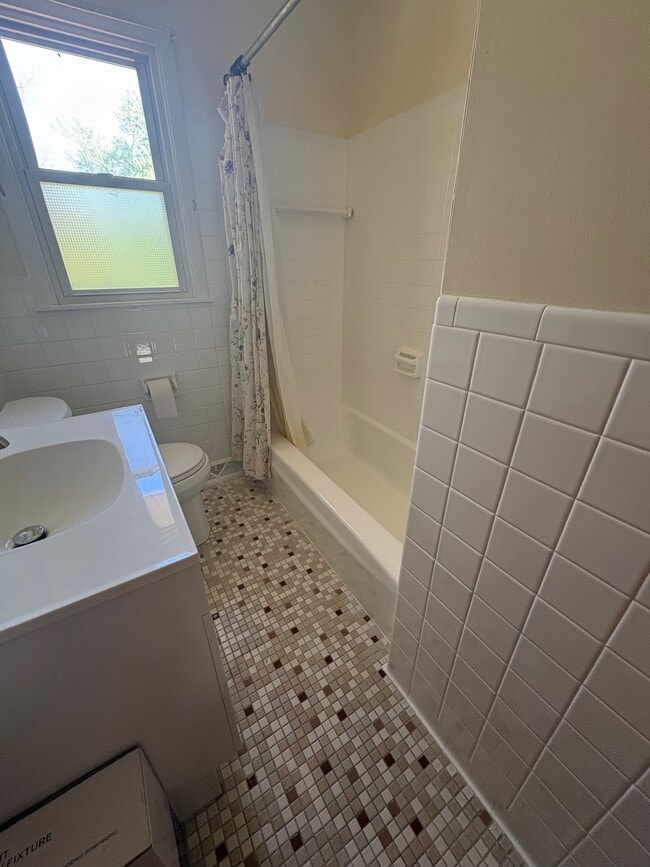 Building Photo - 7 Apple Blossom Ln