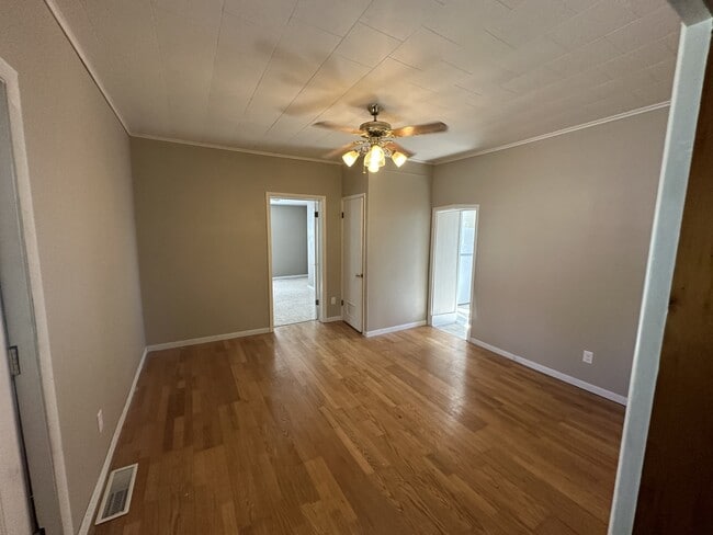 Building Photo - 218 4th St